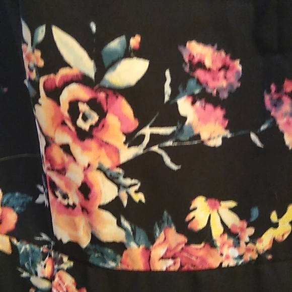 E L L E cute black dress with a pink  floral design - Picture 4 of 7